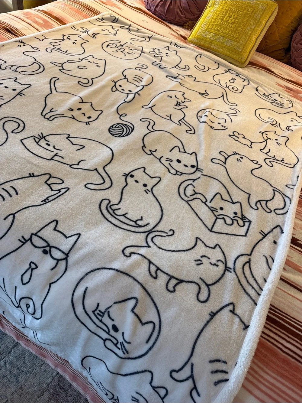 🐈‍⬛ Cute White Plush Cat Throw Blanket with Black Outline 🐈‍⬛ Cats
